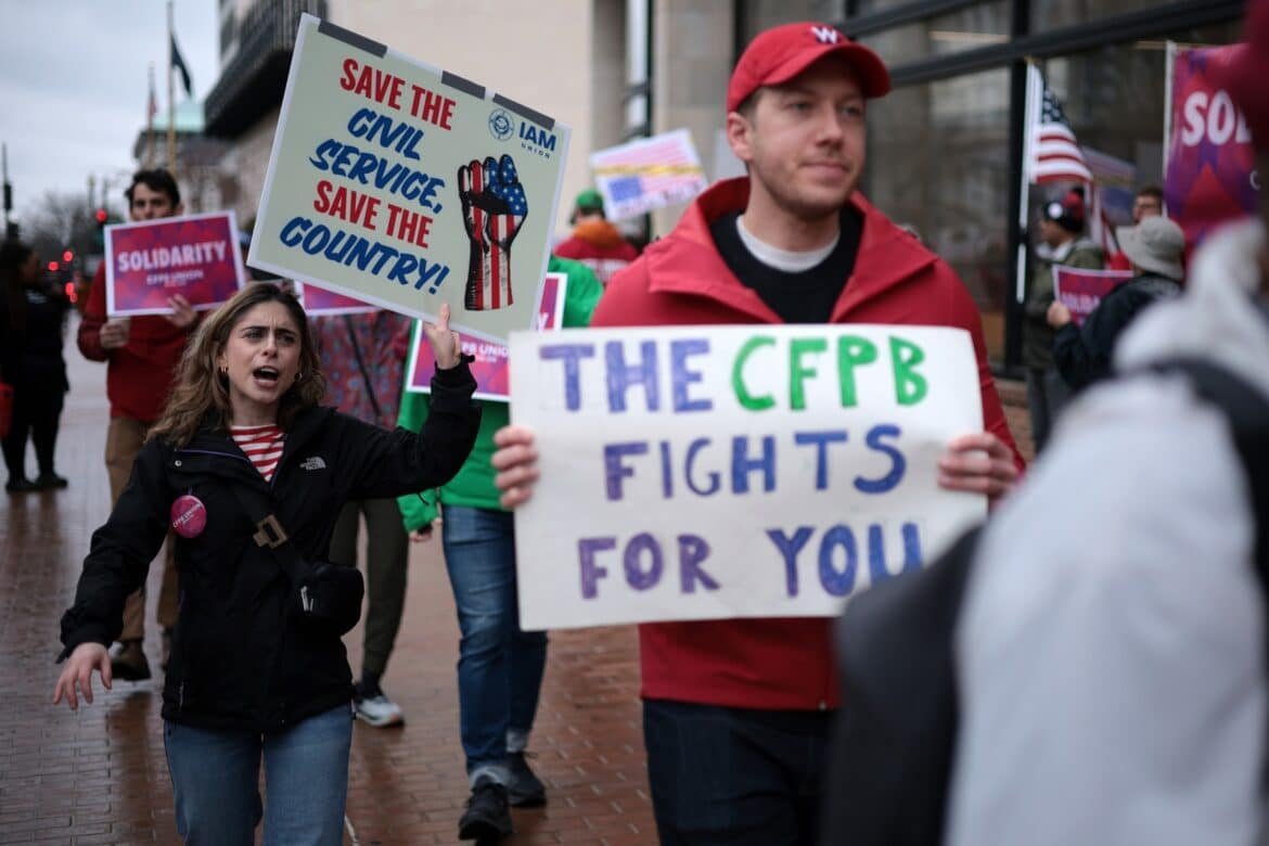 Judge blocks the dismantling of the Office of Financial Protection of the Consumer, orders the restored employees

