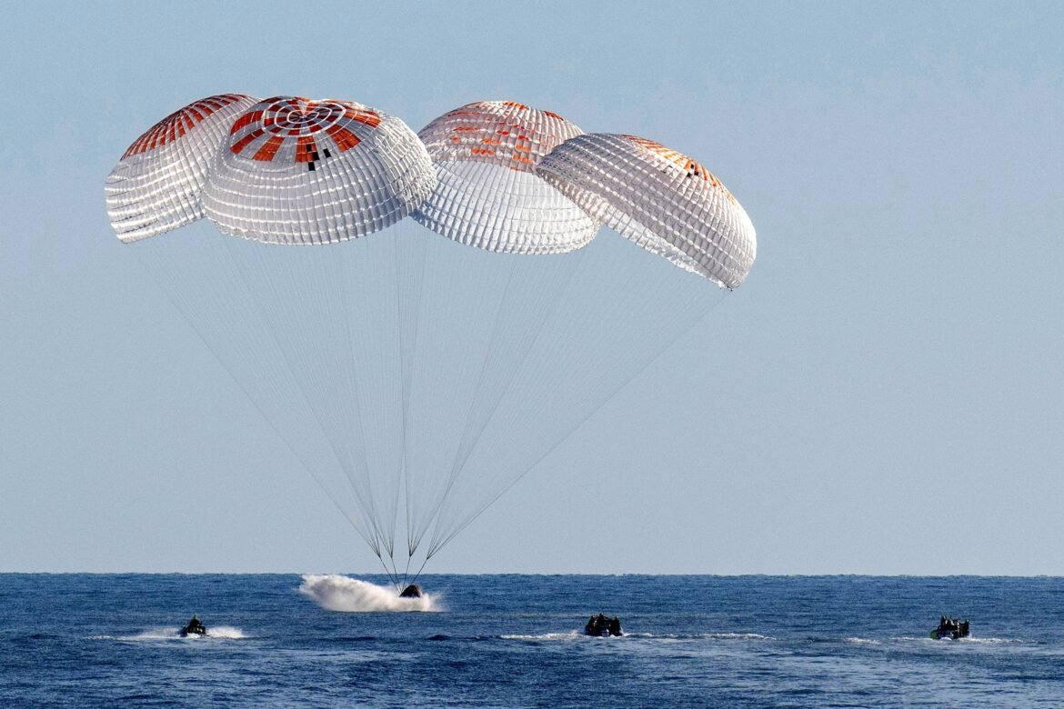 Spacex Dragon Spring successfully, returning to NASA Astronauts back to Photo: In this image provided by NASA, a spacex space capsule on the coast of Florida, on March 18, 2025, while landing off the coast of Florida.