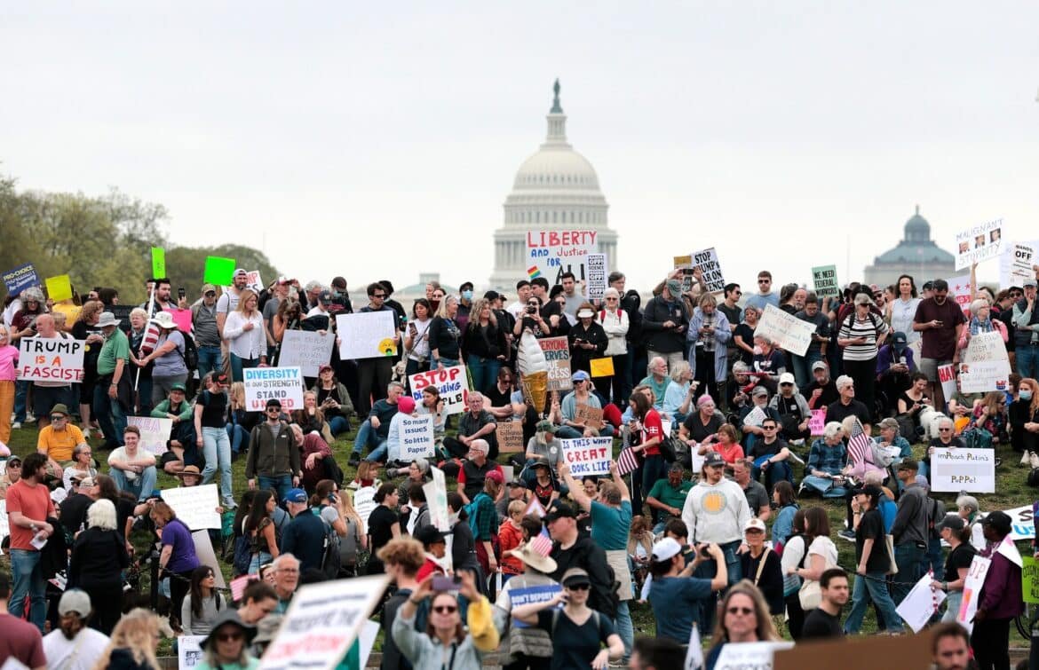 Huge crowds gather in "hands outside" manifestations throughout the country in protest for the Trump administration


