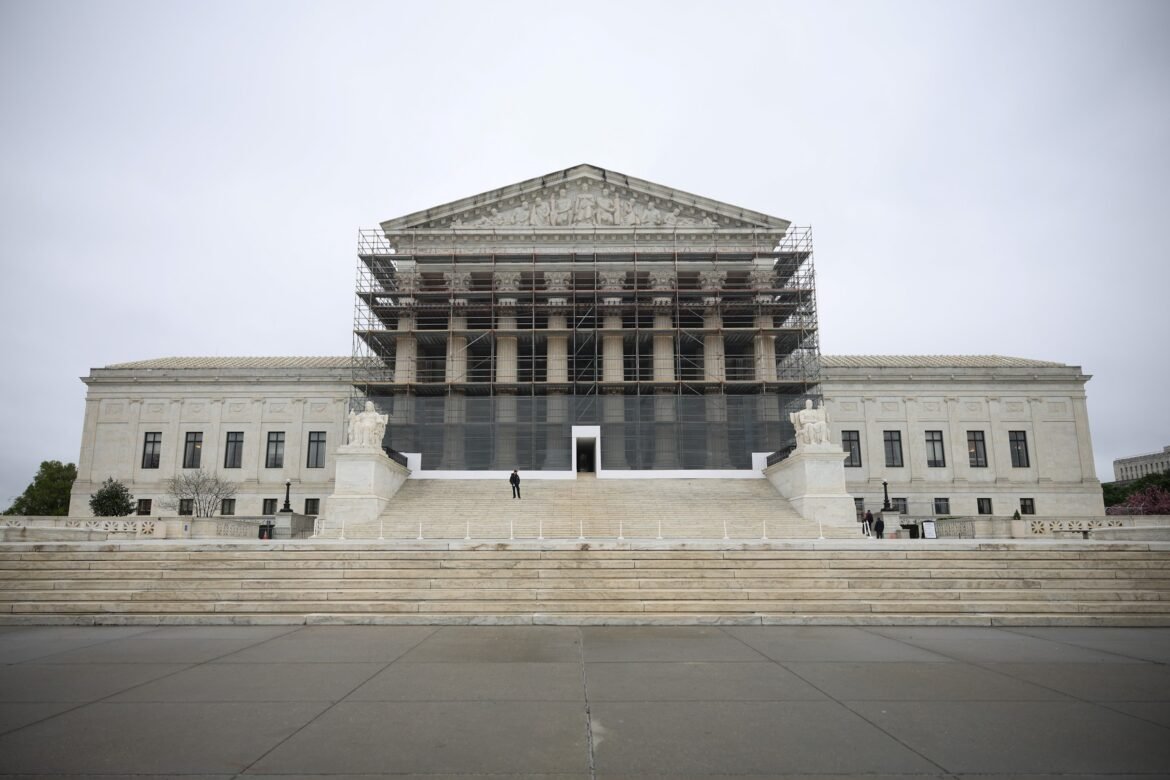 The Supreme Court allows Trump to cancel 16,000 federal test workers

