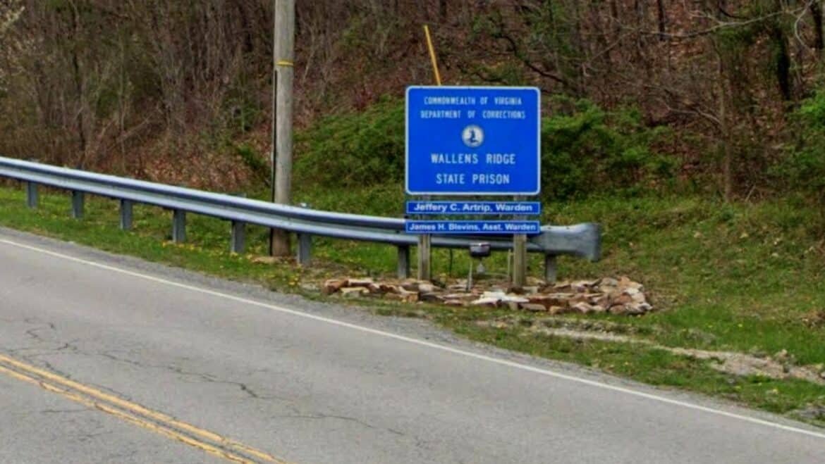 3 Officers of corrections stabbed by MS-13 gangs in prison: 3 Officers of corrections stabbed by MS-13 gangs in prison: officials