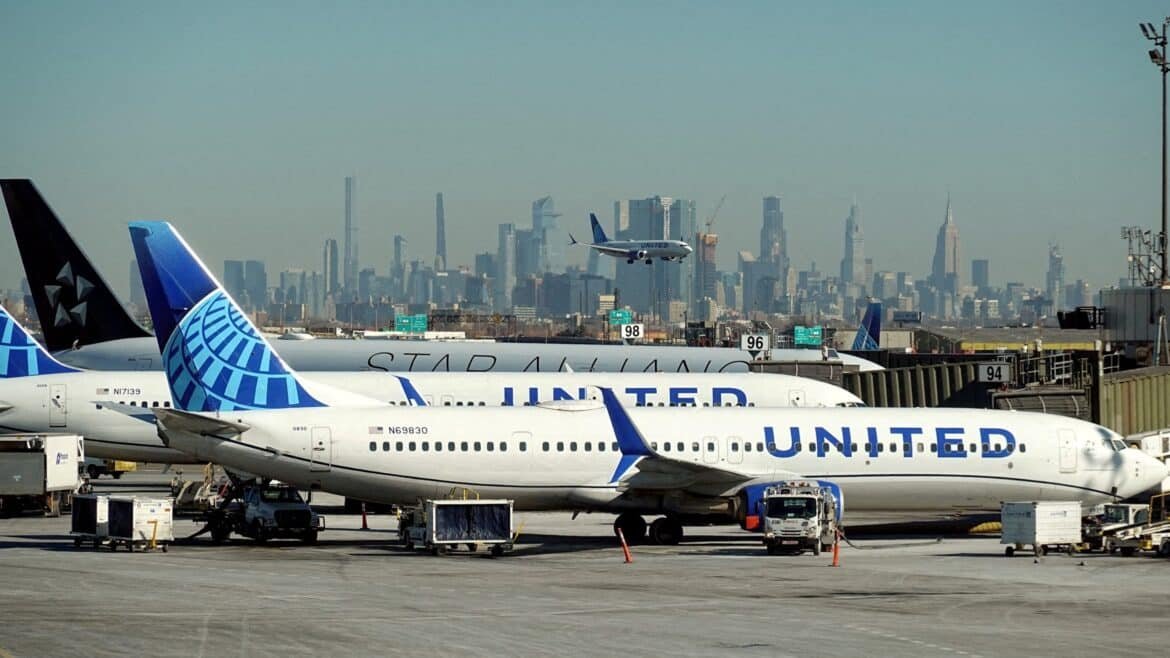 Newark airport interruption last week lasted 60-90 seconds, ATC screens Newark airport interruption last week lasted 60-90 seconds, ATC screens darkened: Fuentes