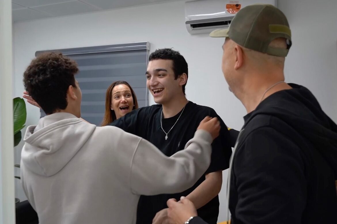 The American-Israeli host

