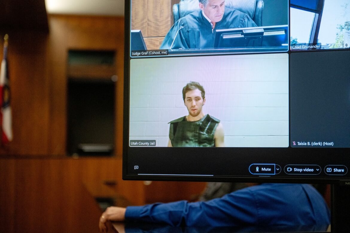 Photo: Charlie Kirk shot the suspect Tyler Robinson processed on the Utah court