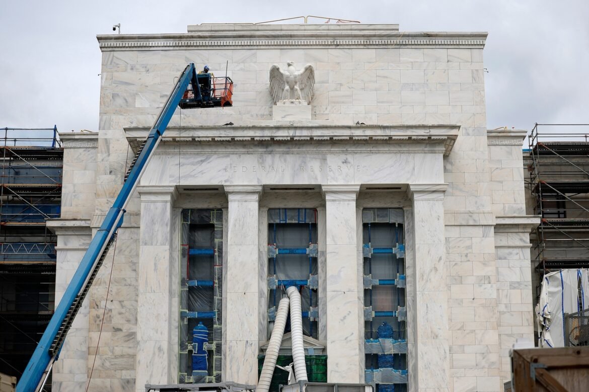 The president of the Fed, Powell, says that the increase in inflation and the slow hiring pose "challenging situation"

