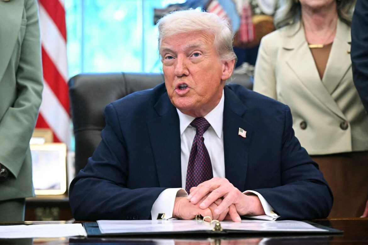 Trump files a defamation demand for $ 15 billion against New York Times, Penguin Random House

