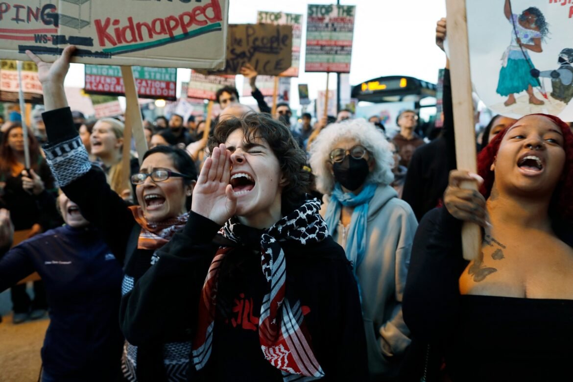 PHOTO: UNITED STATES-POLITICS-PROTEST-NATIONAL GUARD