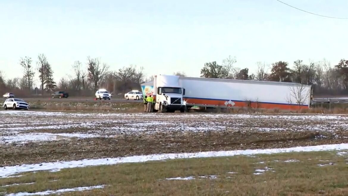 'Tragic event': Indiana sheriff's deputy struck and killed while helping stranded motorist

