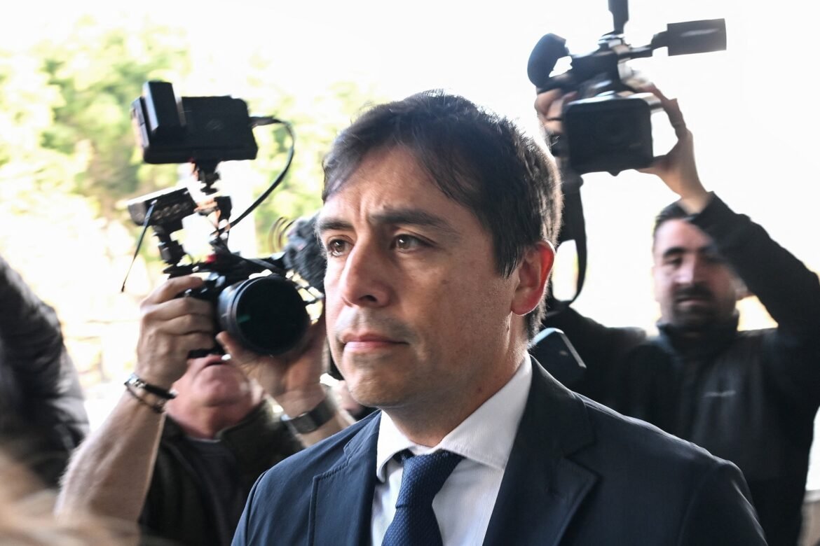 Doctor sentenced to 30 months in prison in connection with Matthew Perry's fatal ketamine overdose

